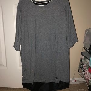 Men’s Nike elongated shirt